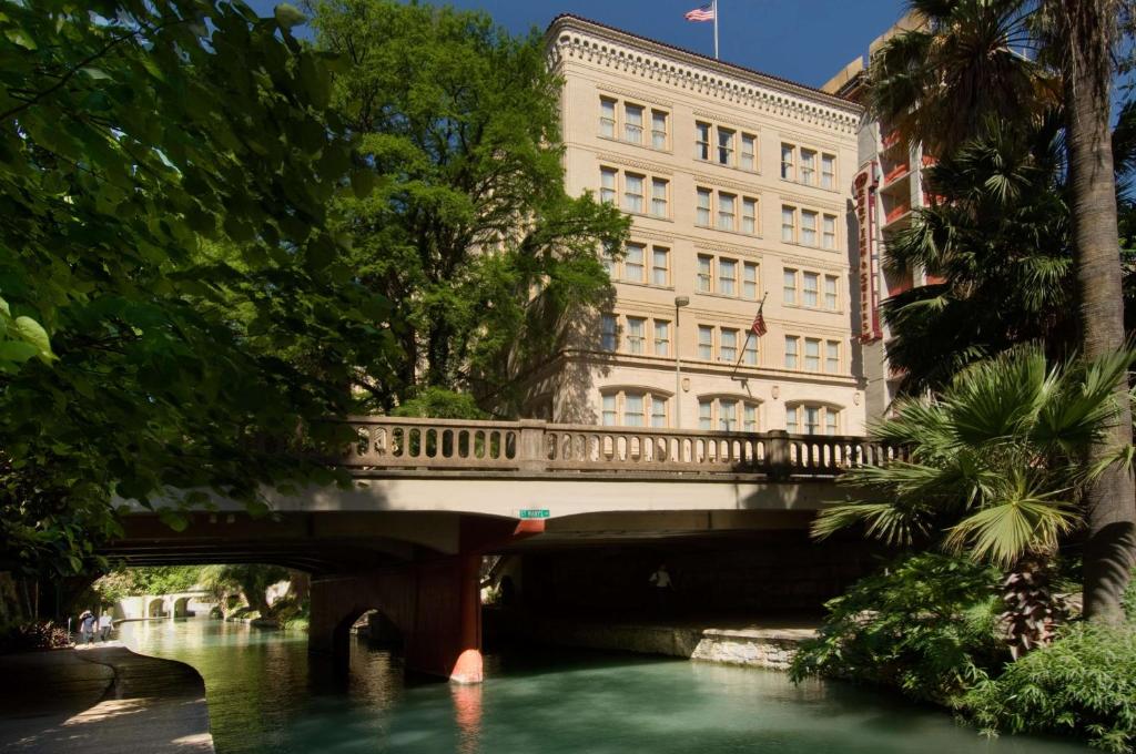 Drury Inn & Suites San Antonio Riverwalk