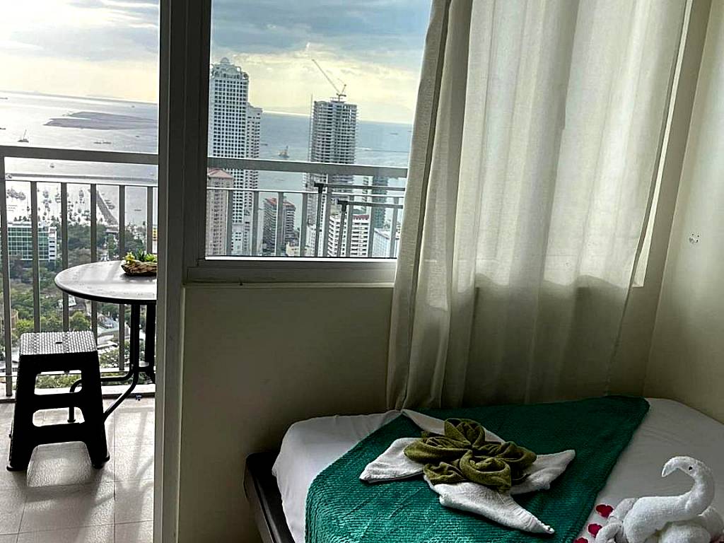 Green Residences 1Br with Balcony Hotel Like with in Metro Manila Free Breakfast for 2