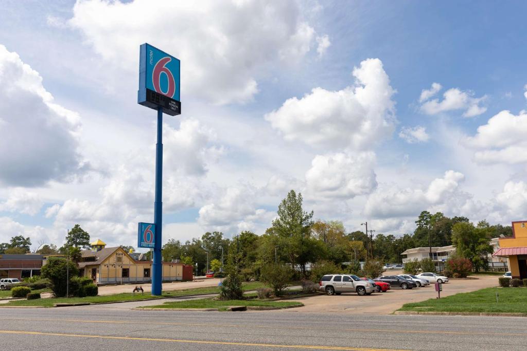 Motel 6-Lufkin, TX