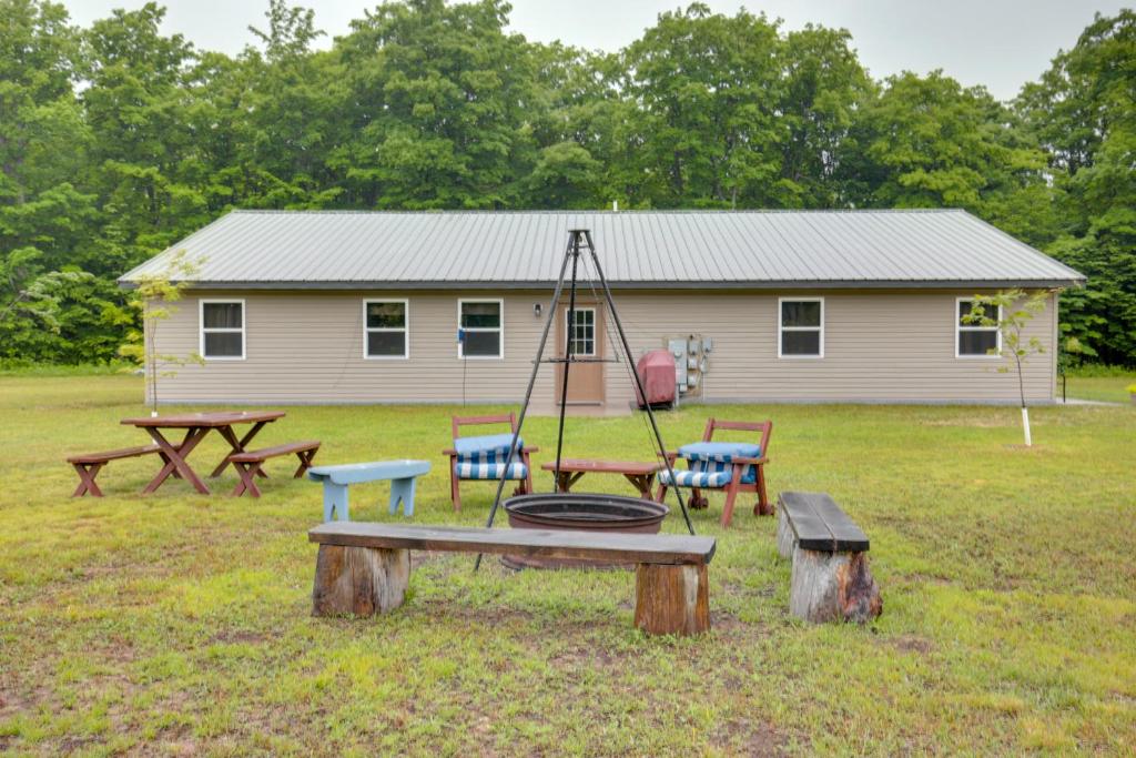 Toivola Home with Fire Pit 8 Mi to Lake Superior!