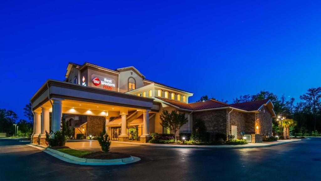 Best Western PLUS Westgate Inn and Suites