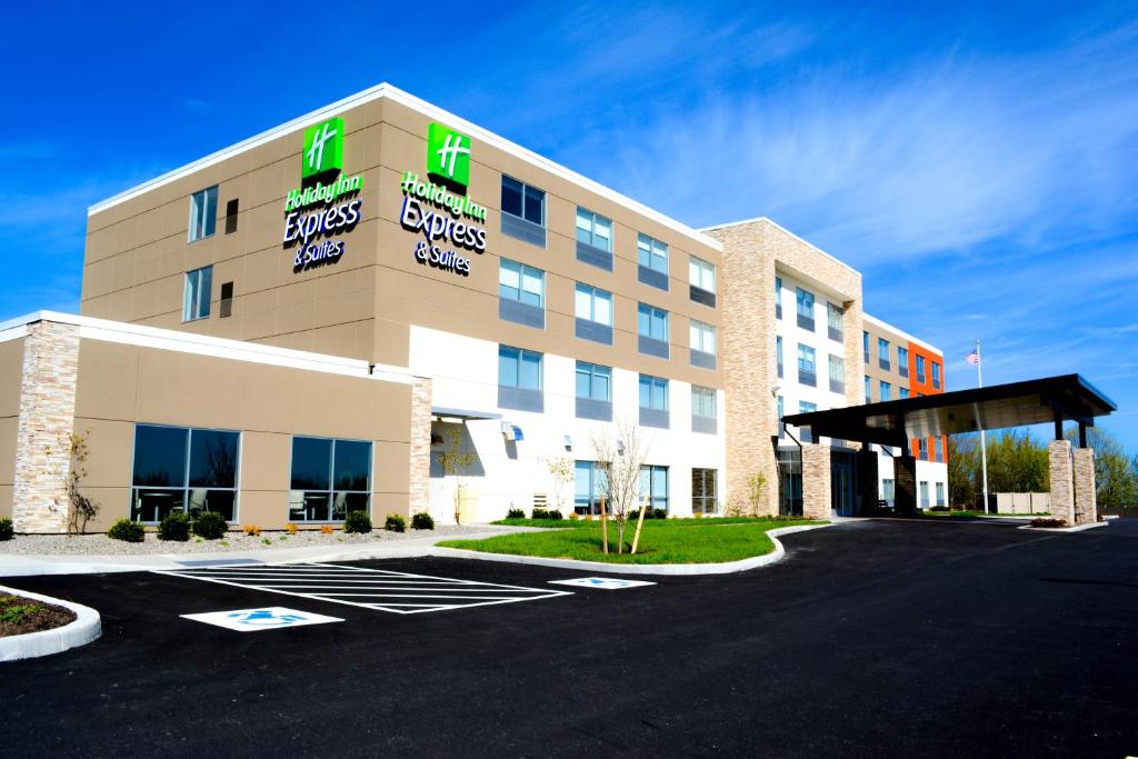 Holiday Inn Express & Suites Oswego, an IHG Hotel