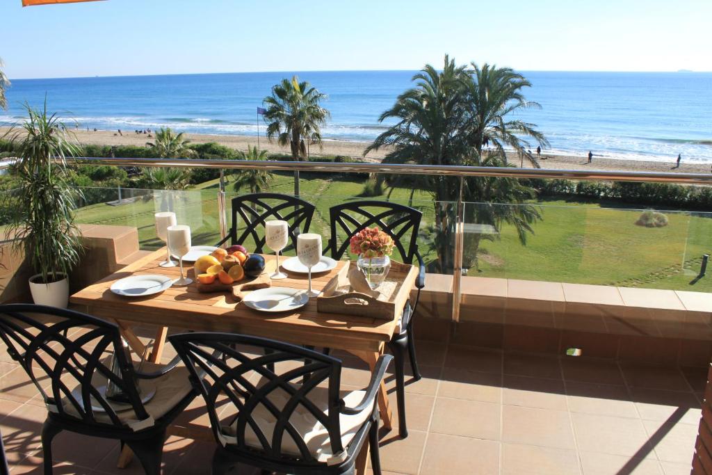 GAVA 2 BEACHFRONT PENTHOUSE