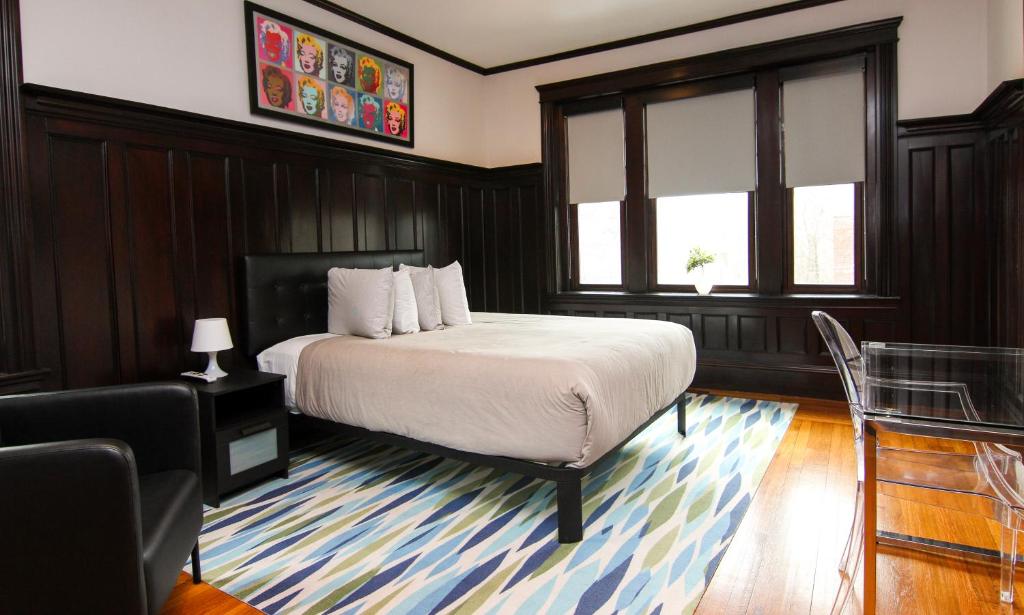 A Stylish Stay with a King Bed and Heated Floors #27