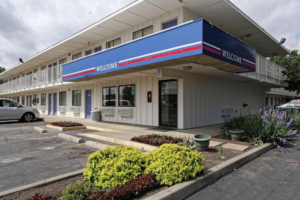 Motel 6-Amherst, OH - Cleveland West - Lorain