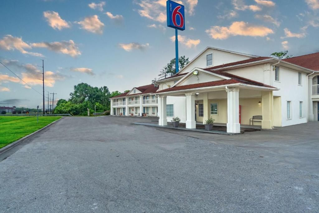 Motel 6-Livingston, TX