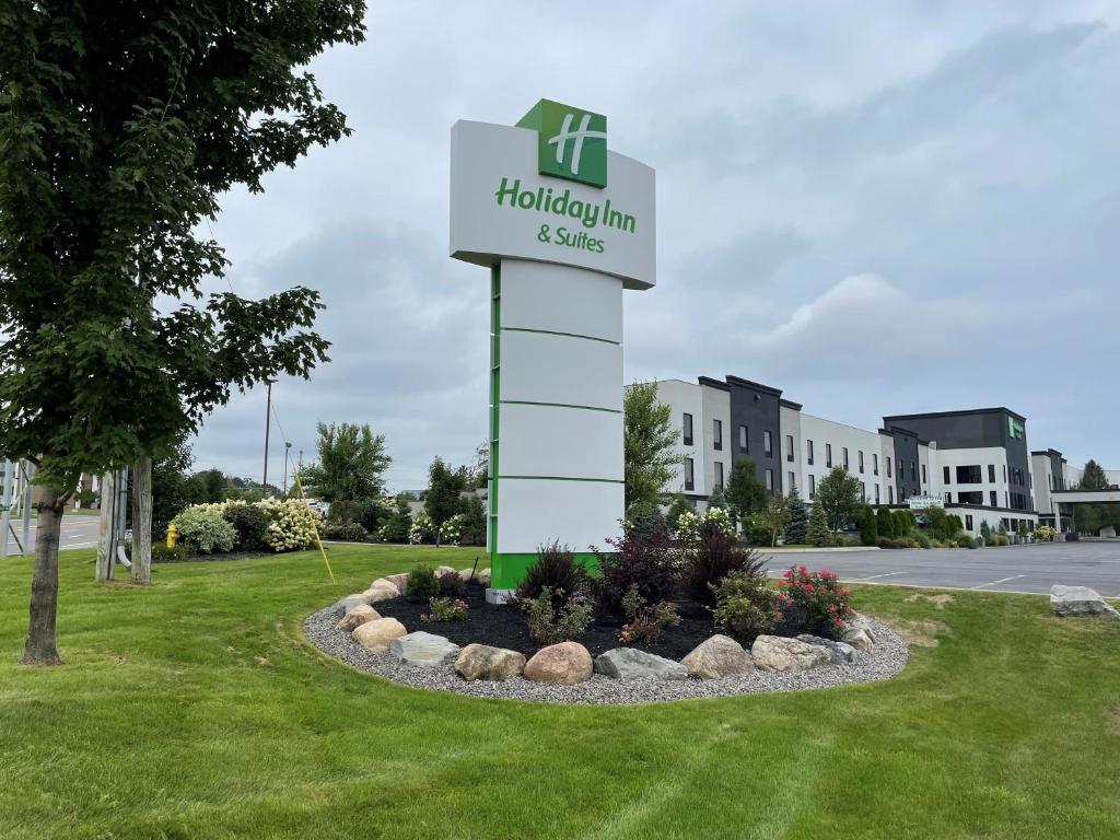 Holiday Inn & Suites Syracuse Airport - Liverpool, an IHG Hotel