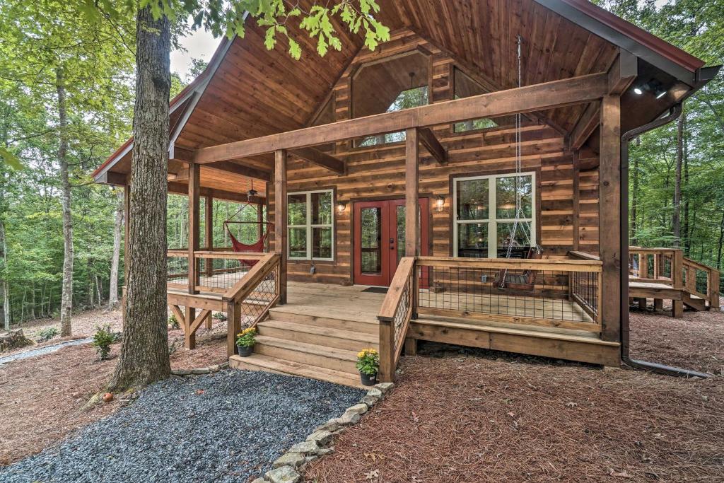 Peaceful Cabin on 3 Private Acres Deck and Fire Pit