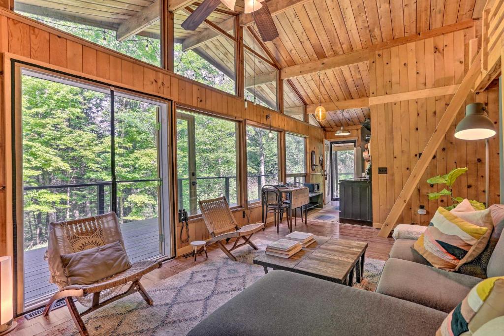 High Falls Restorative Cabin in the Woods!