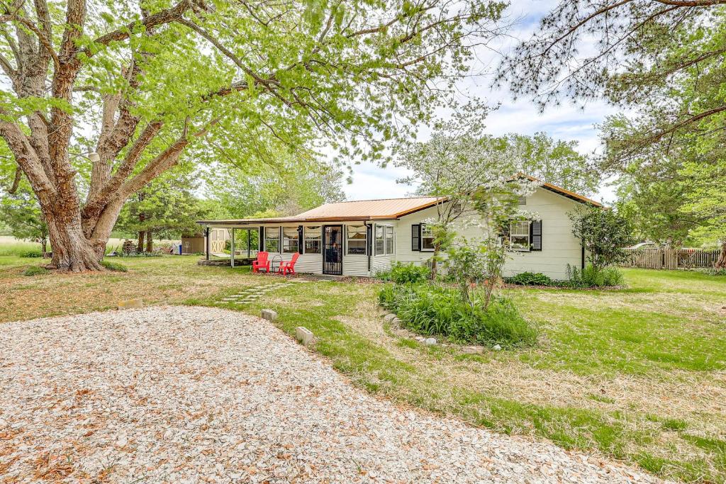 Peaceful Countryside Home about 6 Mi to Lewes Beach!