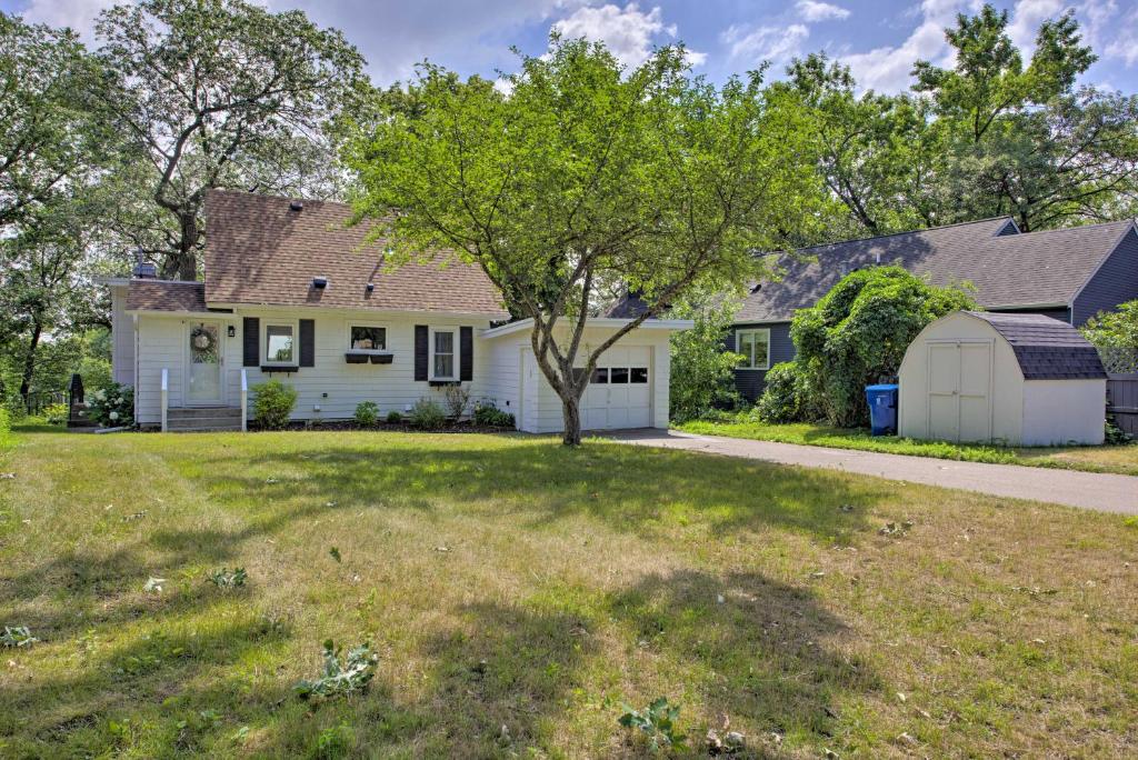 Cozy Plymouth Cottage with Medicine Lake View!