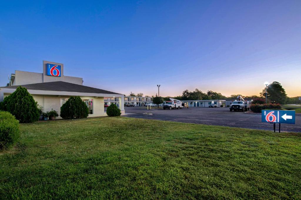 Motel 6-Sulphur Springs, TX