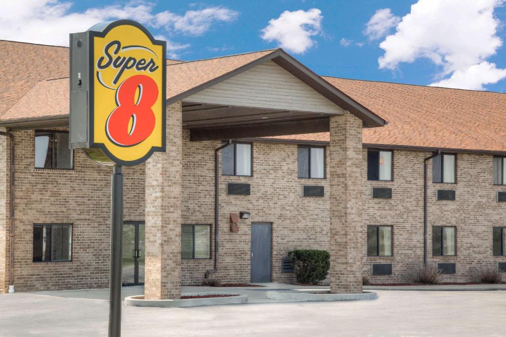 Super 8 by Wyndham Gas City Marion Area