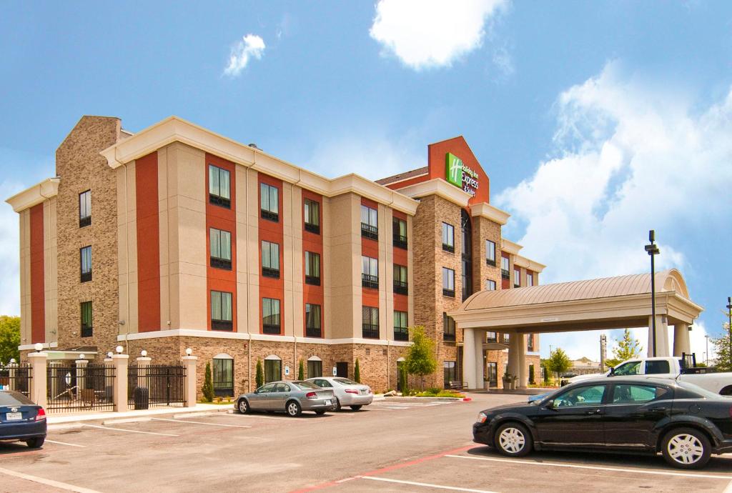 Holiday Inn Express & Suites San Antonio SE by AT&T Center, an IHG Hotel