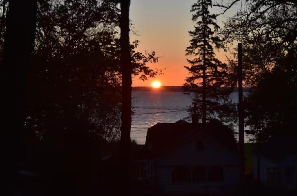 The Overlook at Lake Koshkonong - Lake Home Log Cabin